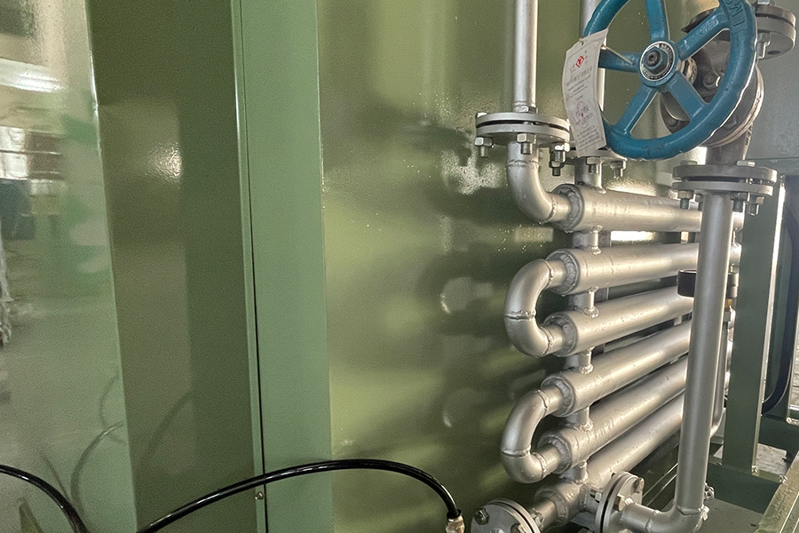 Négyzet alakú ammónia bomlás hidrogéntermelő egység