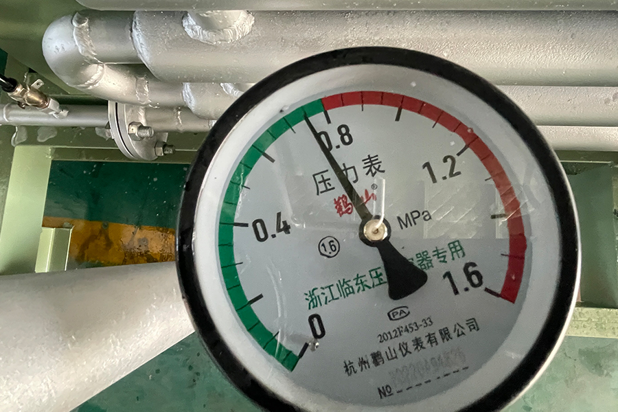 Négyzet alakú ammónia bomlás hidrogéntermelő egység