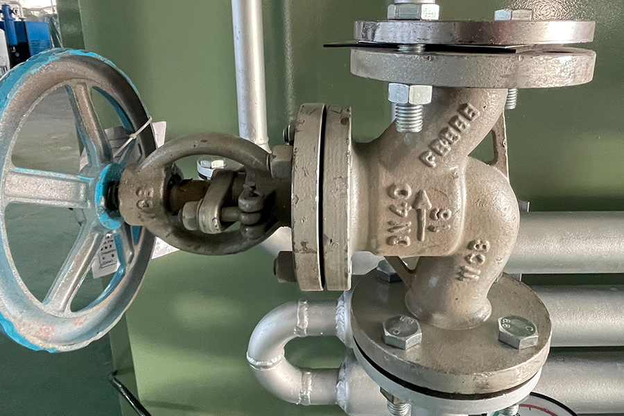 Négyzet alakú ammónia bomlás hidrogéntermelő egység