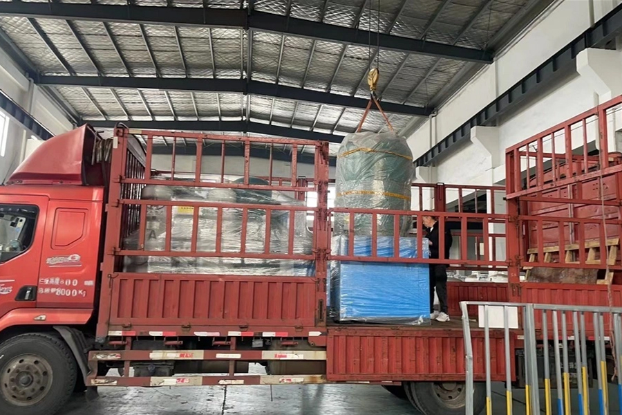 Nitrogéngenerátor szállítása az olajmezőhöz