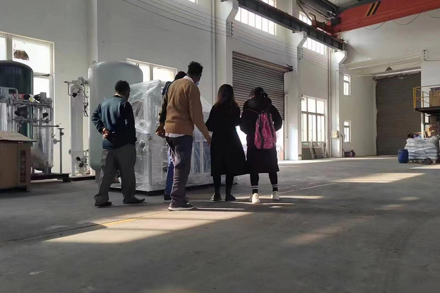 Indiai ügyfél látogatásai a „Jiangsu Luoming” gyár- és tinták szerződése 20NM3/h oxigéngenerátorra