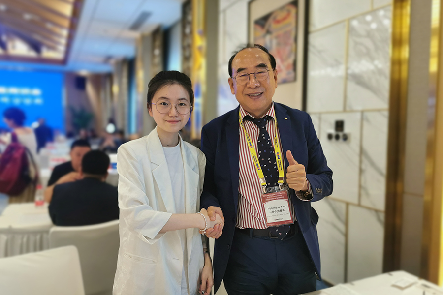 Sikeresen foglalkozik egy - ON - egy üzleti megbeszéléssel a 37. vezérigazgató nyári szemináriumán