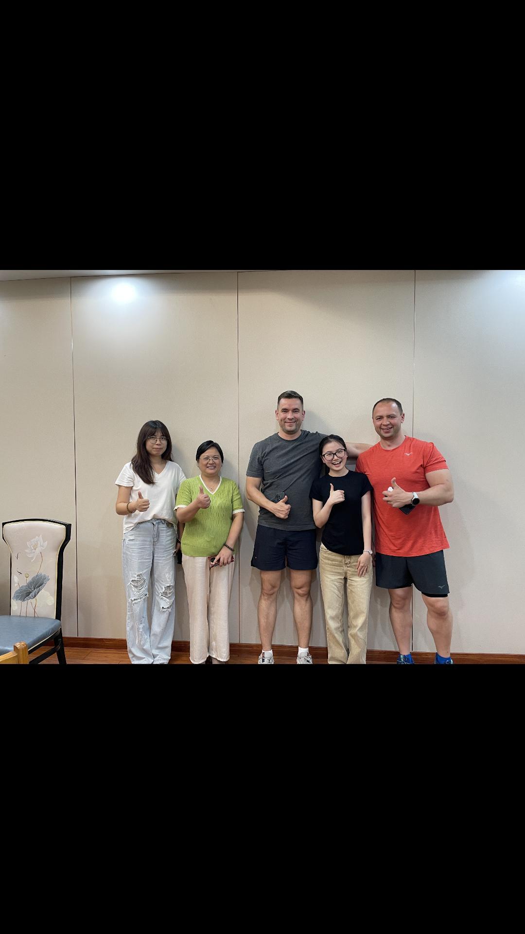 Az orosz ügyfél meglátogatja a luo ming tisztítást a helyszíni ellenőrzés céljából